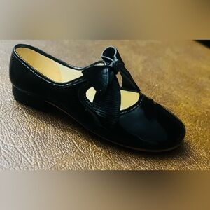 Raine Tap Shoe figurine with Bow Accent